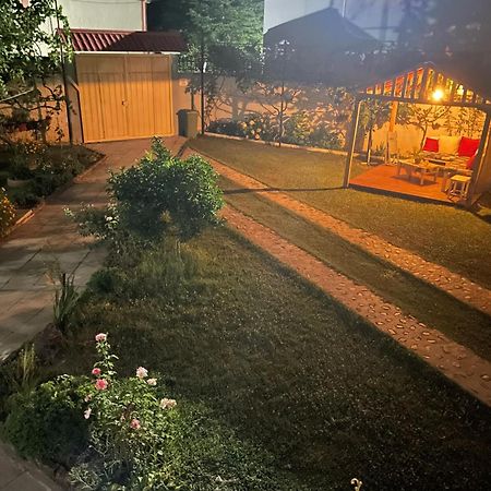 Happy Corner Guest House ชโคเดอร์ ภายนอก รูปภาพ
