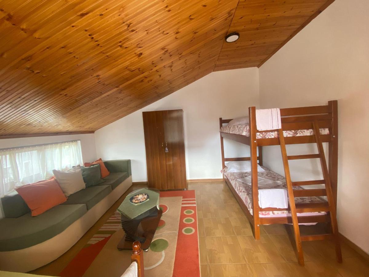 Happy Corner Guest House ชโคเดอร์ ภายนอก รูปภาพ