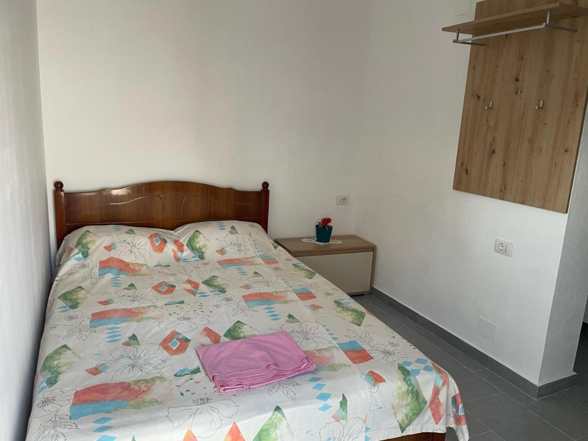 Happy Corner Guest House ชโคเดอร์ ภายนอก รูปภาพ