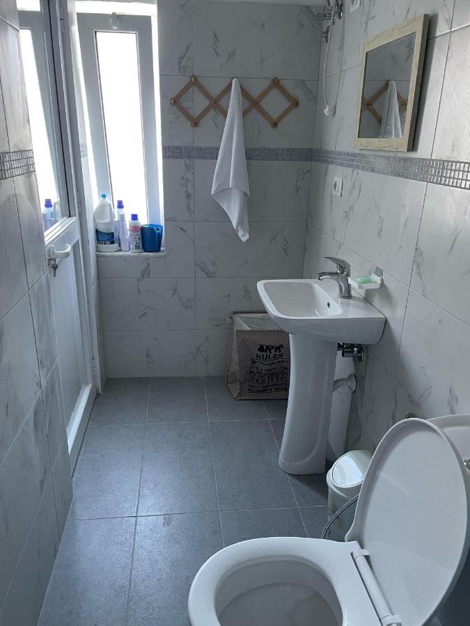 Happy Corner Guest House ชโคเดอร์ ภายนอก รูปภาพ