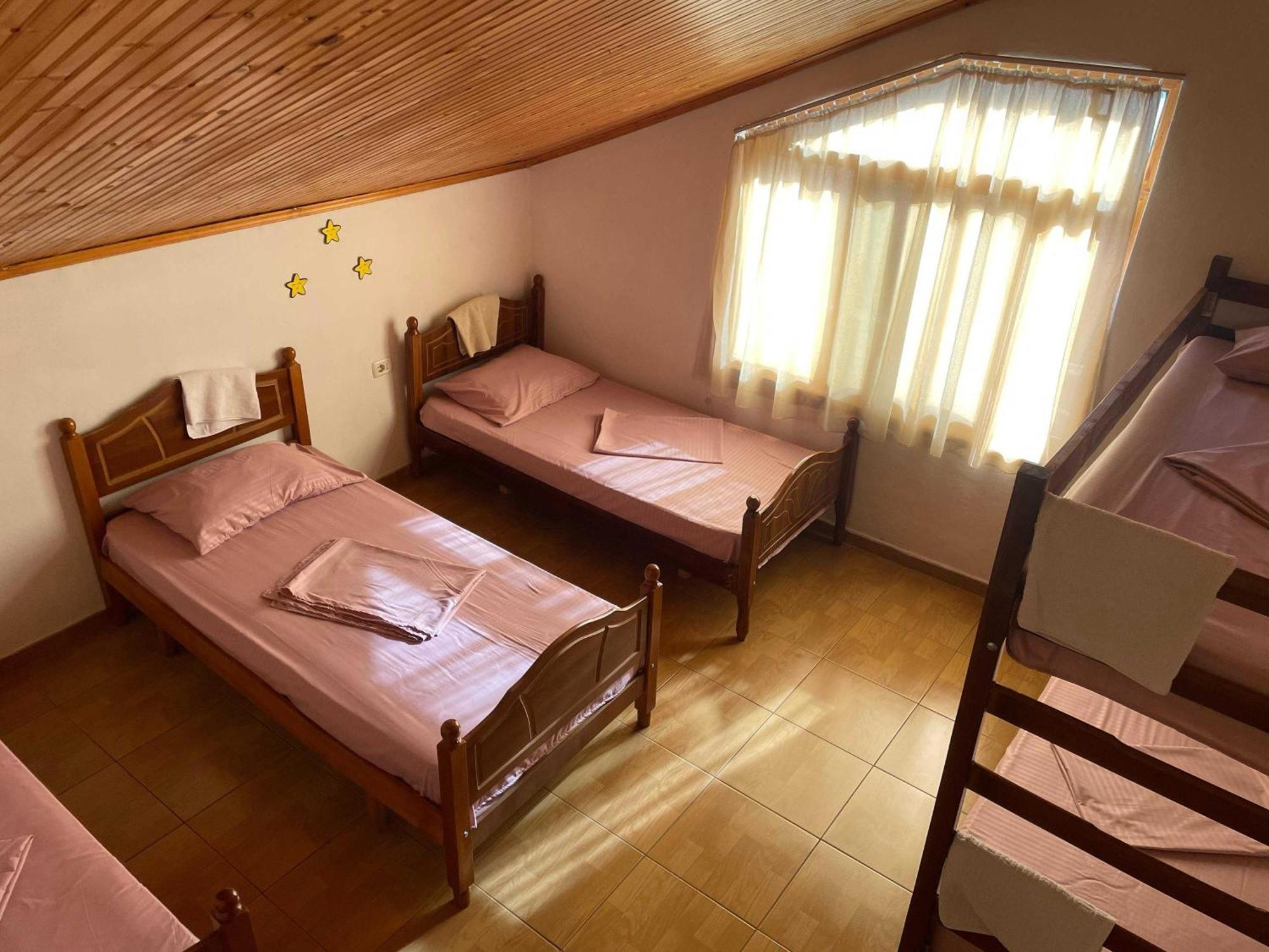 Happy Corner Guest House ชโคเดอร์ ภายนอก รูปภาพ