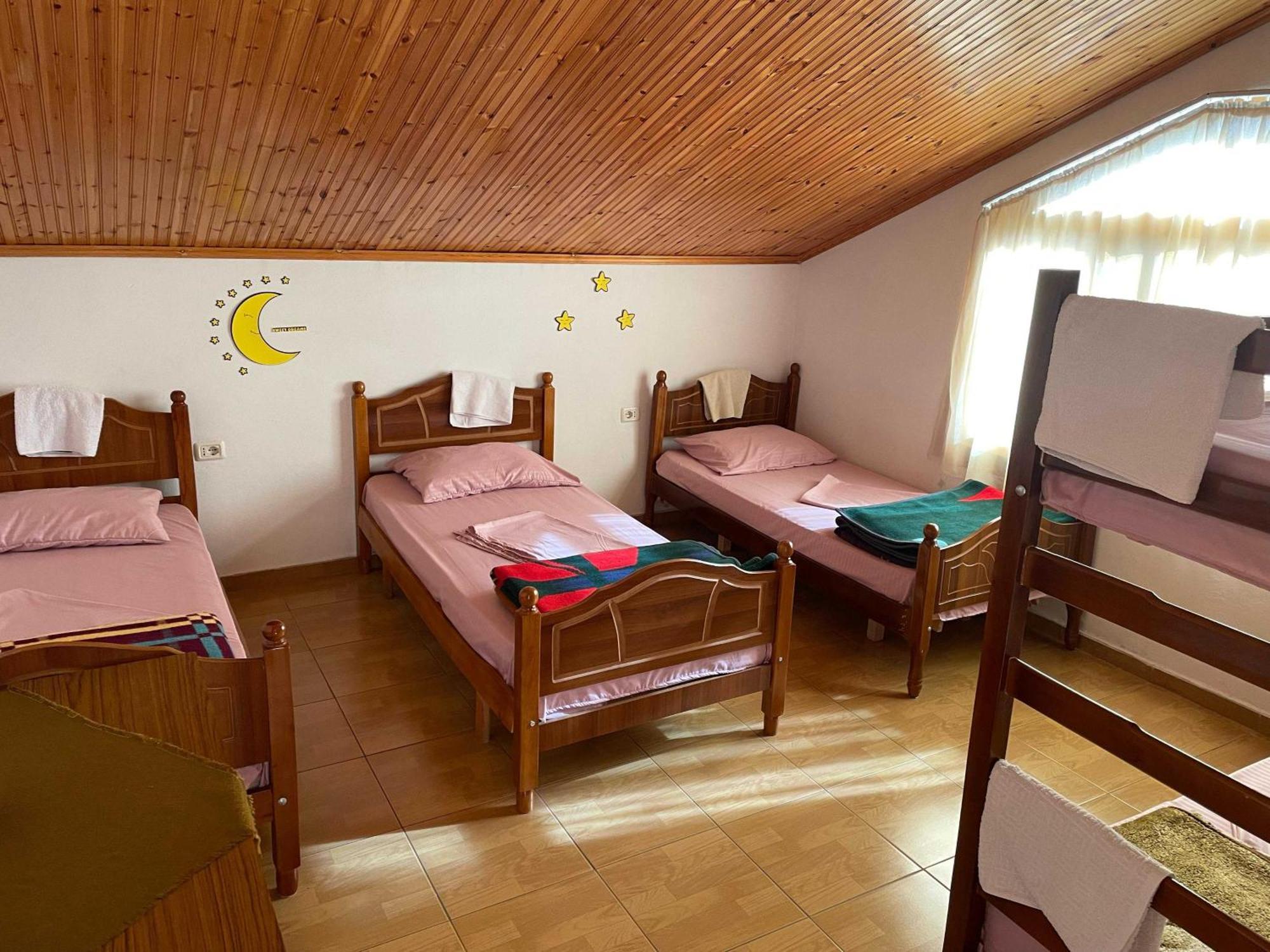 Happy Corner Guest House ชโคเดอร์ ภายนอก รูปภาพ