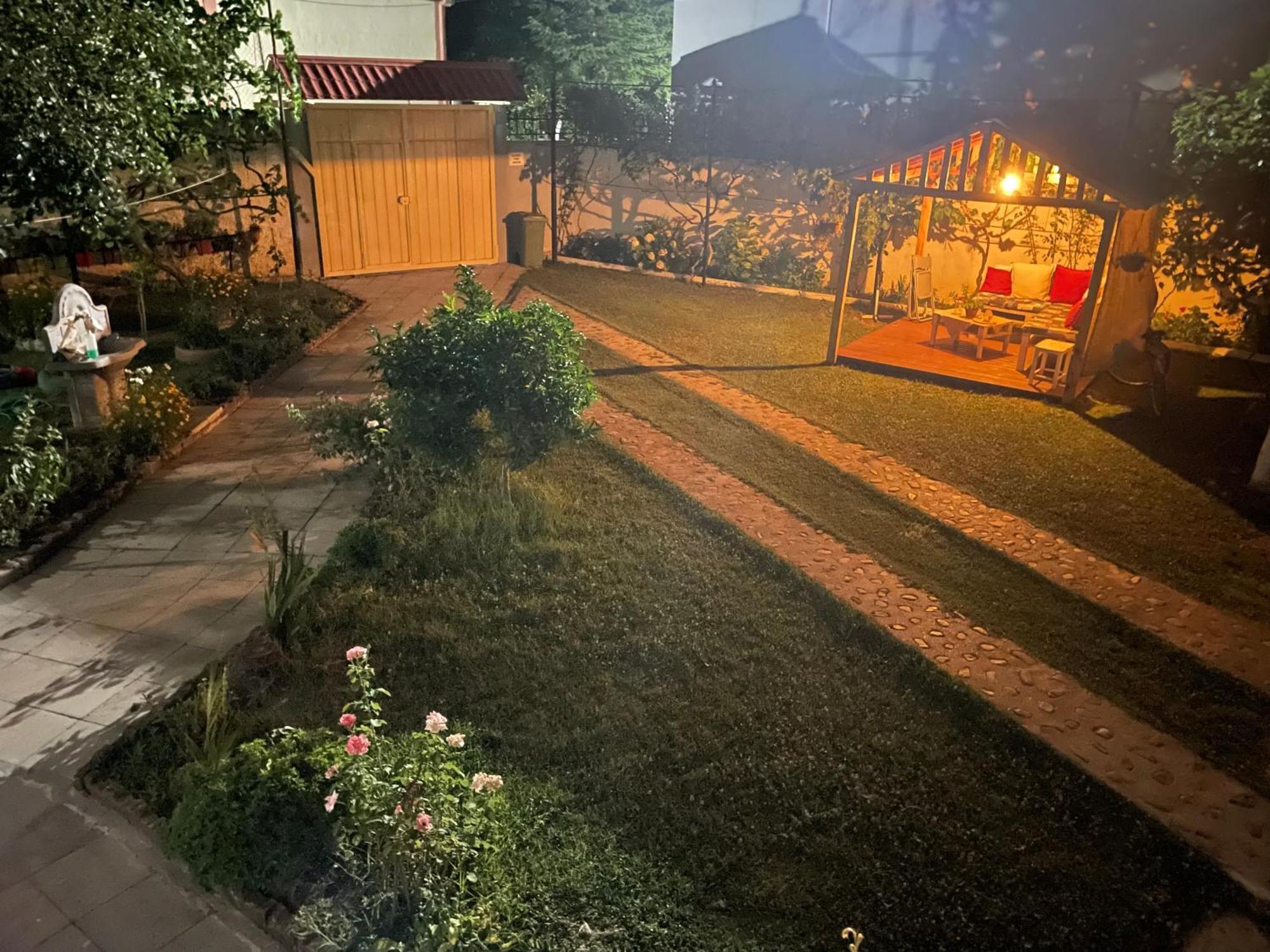 Happy Corner Guest House ชโคเดอร์ ภายนอก รูปภาพ