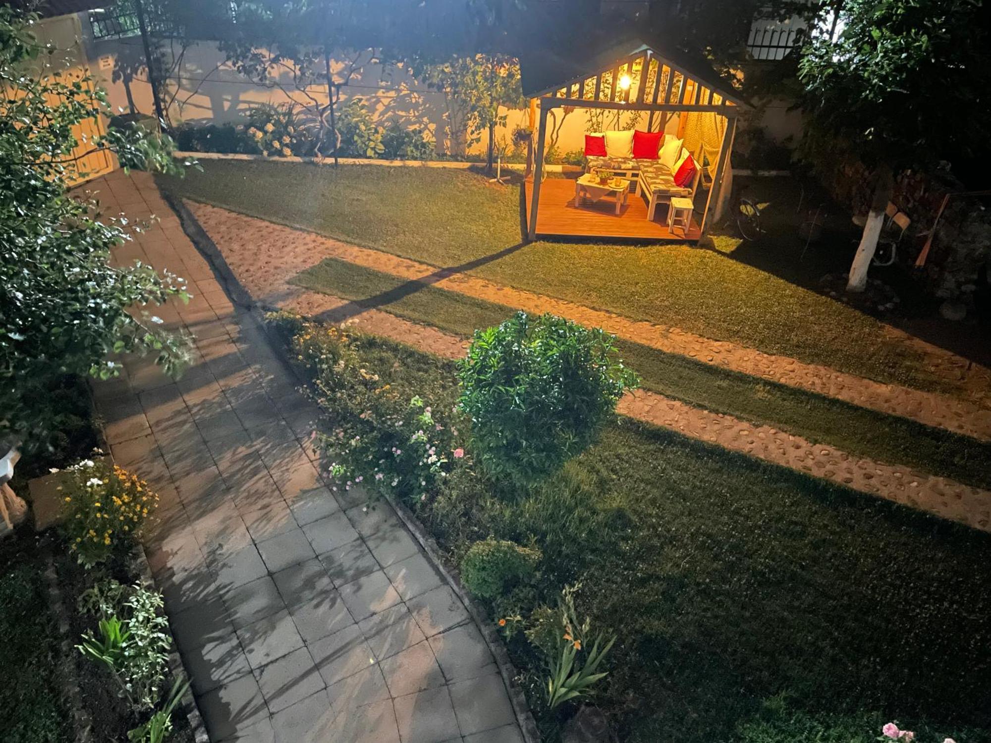 Happy Corner Guest House ชโคเดอร์ ภายนอก รูปภาพ