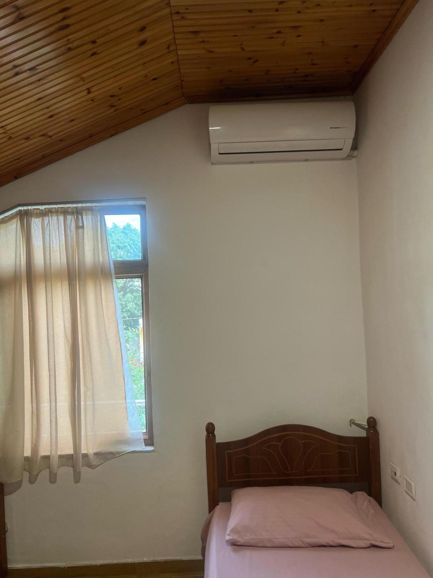 Happy Corner Guest House ชโคเดอร์ ภายนอก รูปภาพ