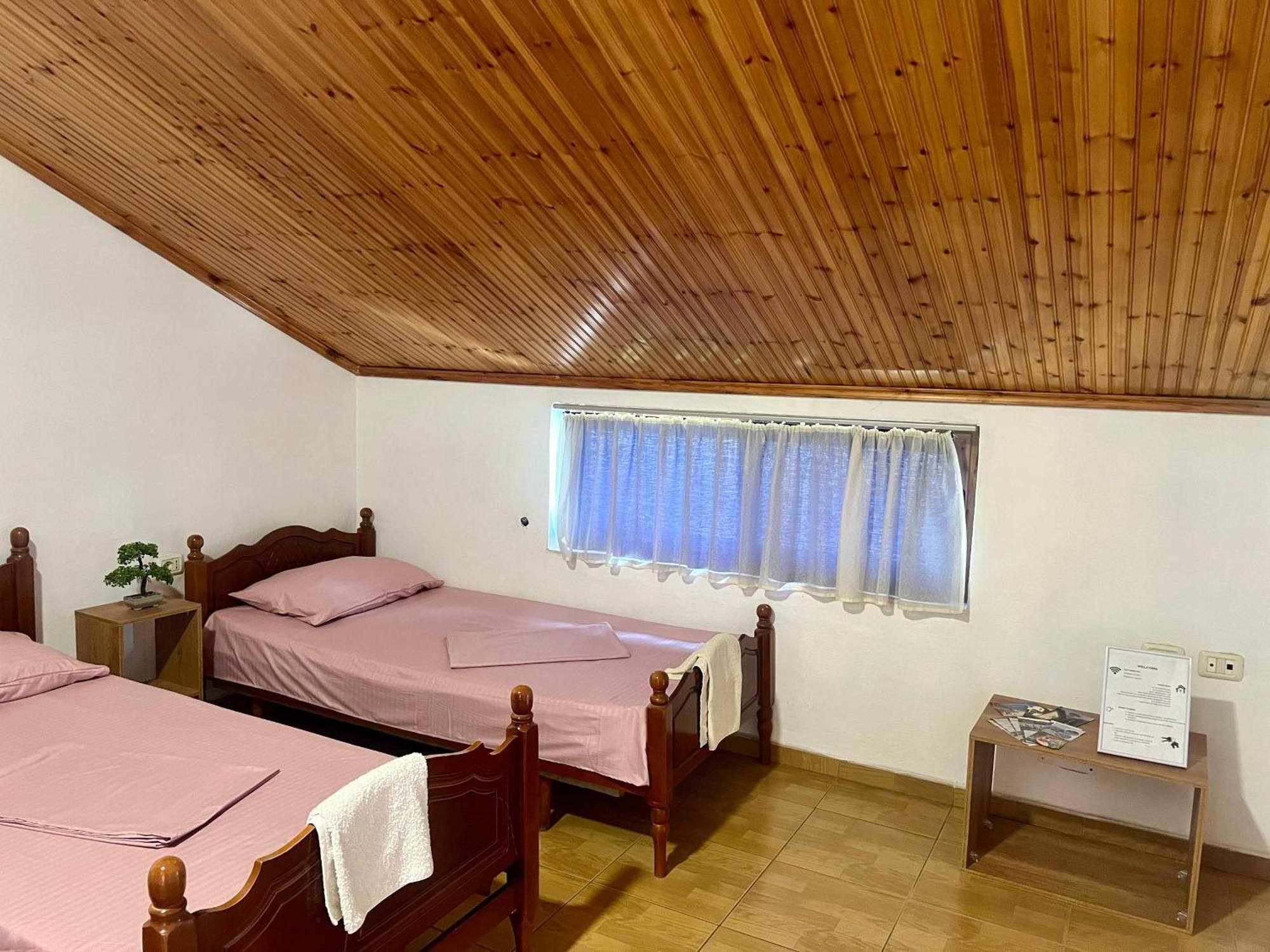 Happy Corner Guest House ชโคเดอร์ ภายนอก รูปภาพ
