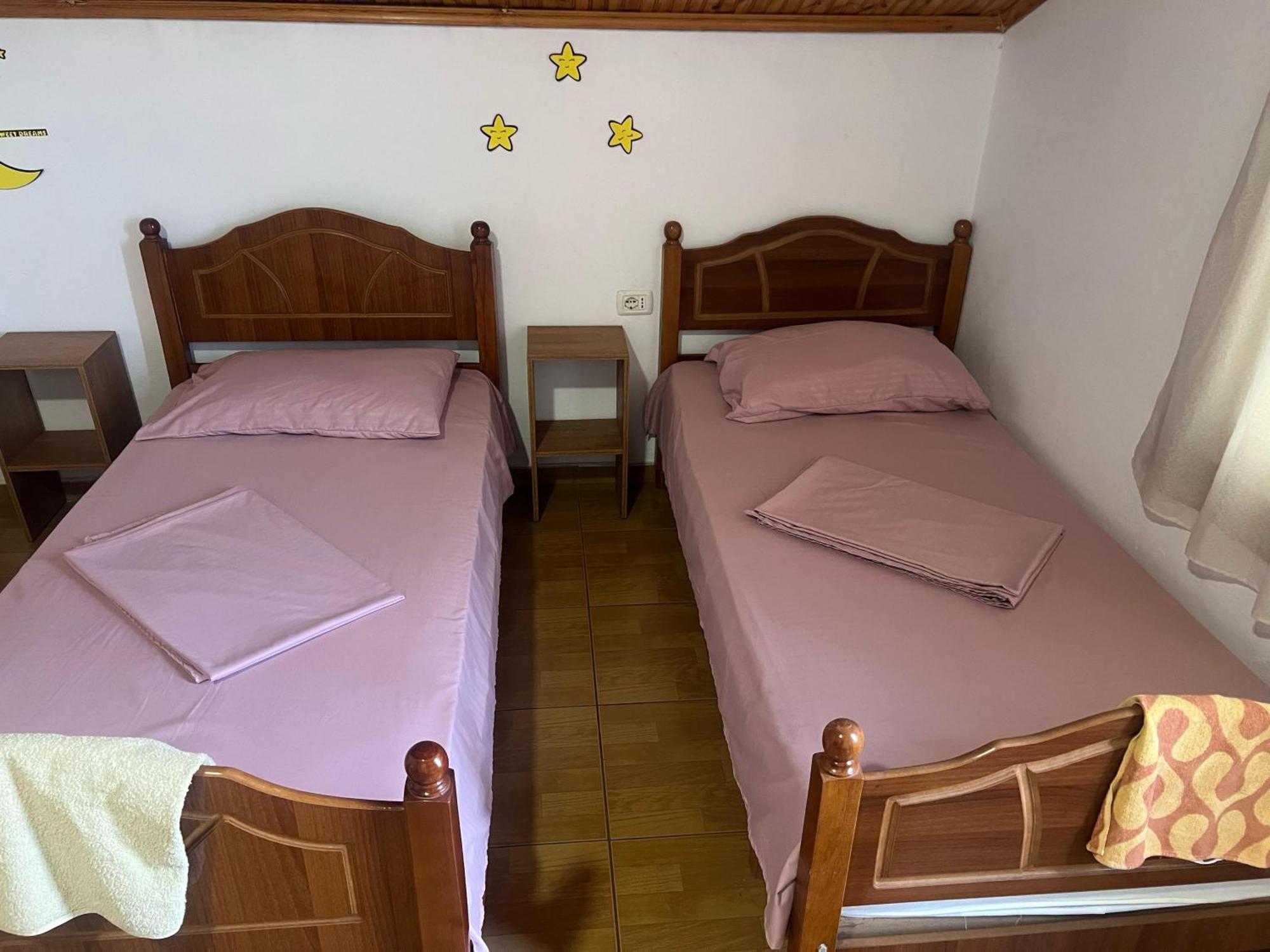 Happy Corner Guest House ชโคเดอร์ ภายนอก รูปภาพ