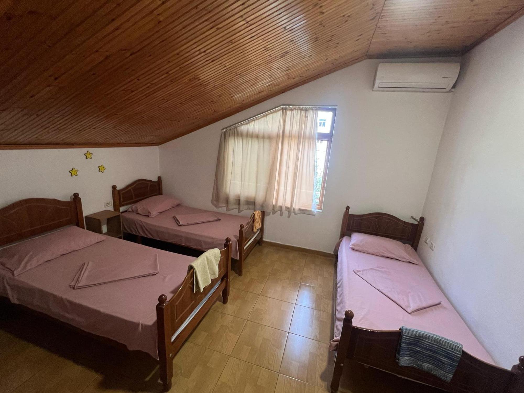 Happy Corner Guest House ชโคเดอร์ ภายนอก รูปภาพ