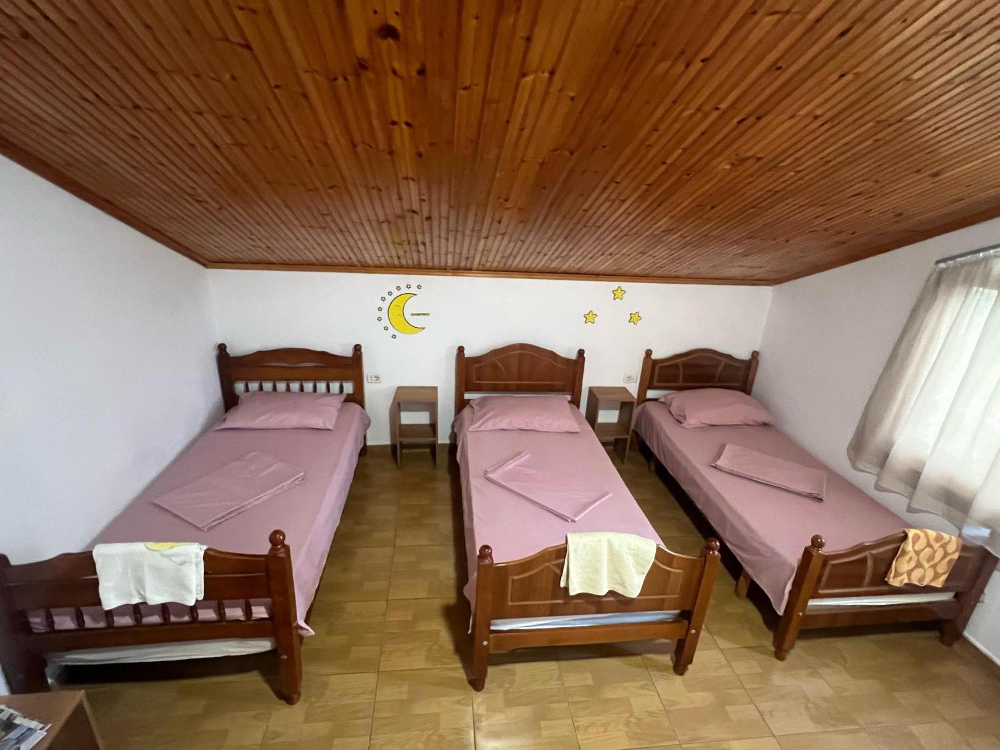 Happy Corner Guest House ชโคเดอร์ ภายนอก รูปภาพ