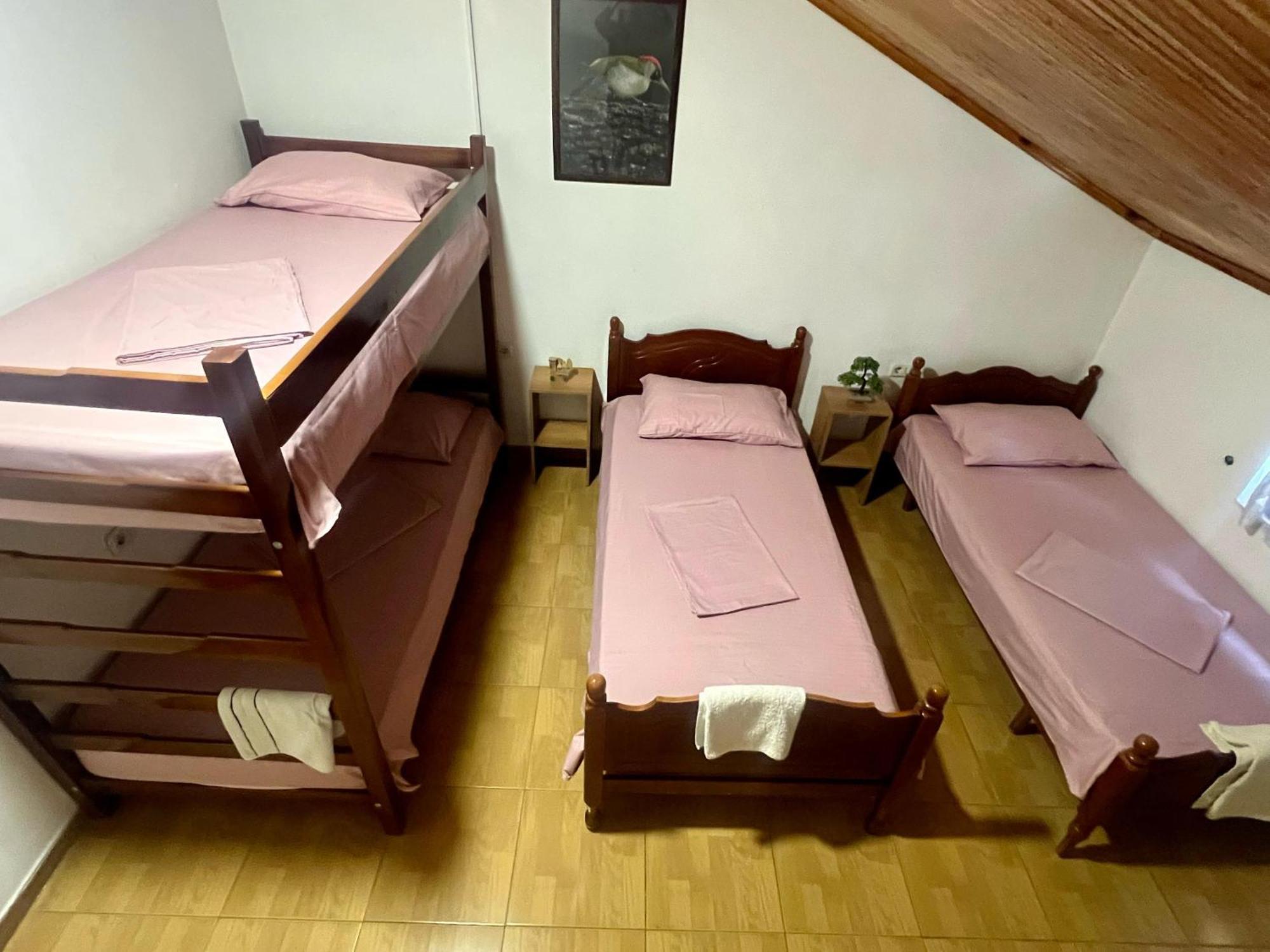 Happy Corner Guest House ชโคเดอร์ ภายนอก รูปภาพ